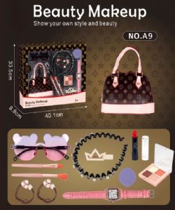ENSEMBLE DE MAQUILLAGE - POCHETTE ET ACCESSOIRES D'INSPIRATION LOUIS VUITTON